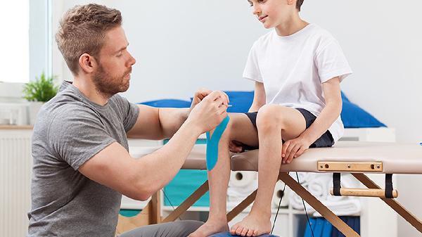 腿上出现青紫块是咋回事?(图1) 腿上出现青紫块是咋回事?(图1)