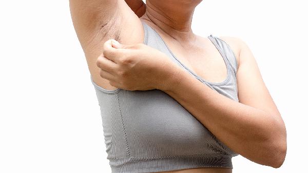 脖子和腋窝发黑是什么原因造成的？(图1)