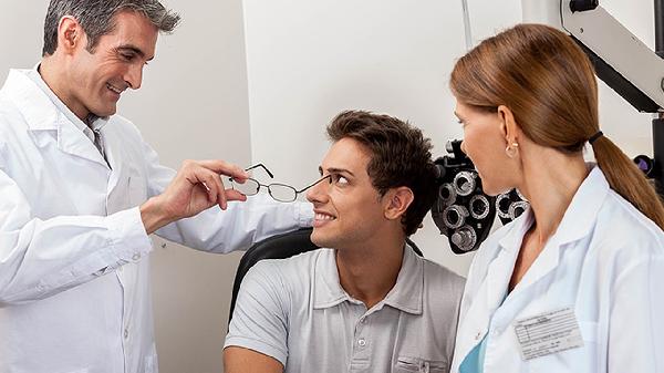 视网膜色素变性如何治疗好?(图1) 视网膜色素变性如何治疗好?(图1)