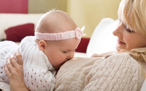 喂奶期间乳房胀痛睡不着