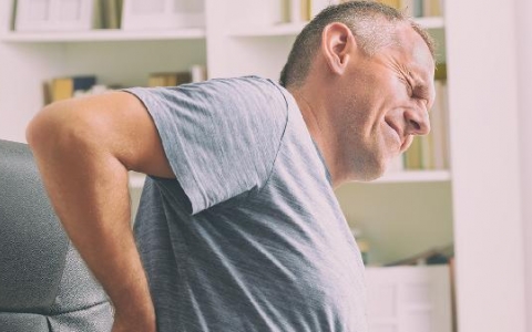 强直炎散步对治疗有帮助吗