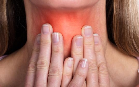 有点低烧、偶尔咳一下