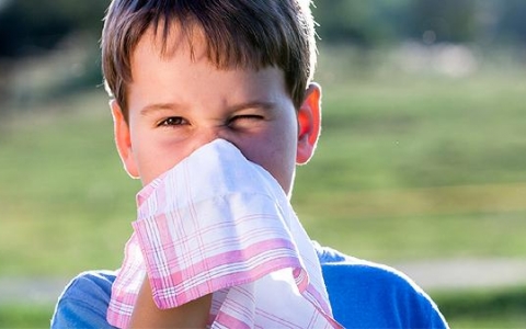 男孩4岁半以前偶尔感冒鼻塞才打鼾