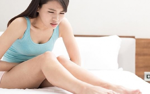 胃痛会引起右乳房胀痛