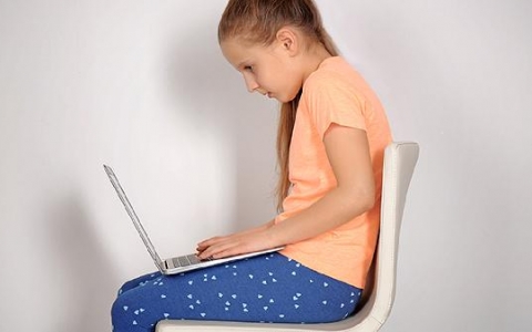 新生儿隐形脊柱裂怎么治疗