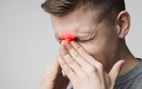 过敏性鼻炎涂抹什么药膏好