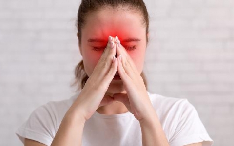 过敏性鼻炎抹什么药膏好