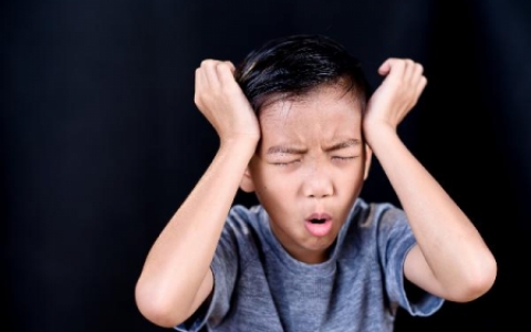 小孩脸上长癣是什么原因引起的