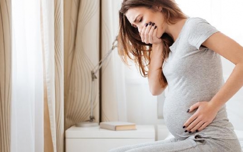 什么原因会导致呕吐恶心呢