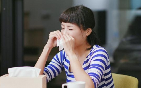 感冒连续打喷嚏是什么原因引起的