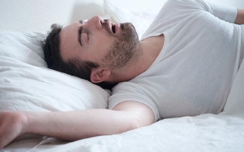 睡觉打鼾是什么原因?打鼾严重的怎么办?能治愈吗