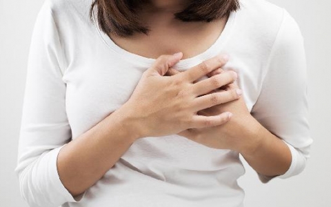 不到九岁女孩乳房发育正常吗
